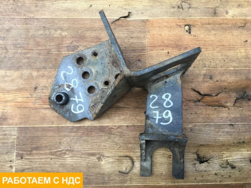 Кронштейн переднего бампера правый